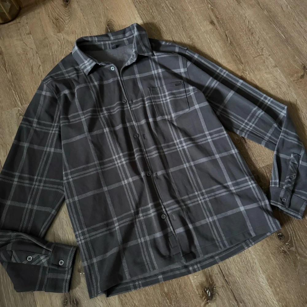 Vuori stylish gray